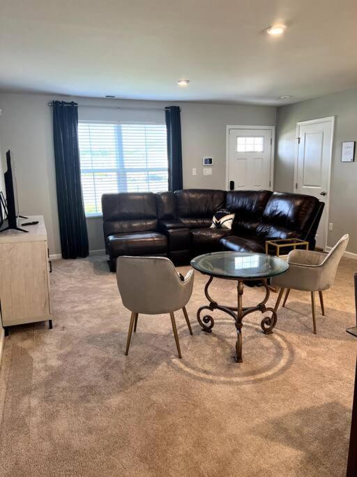 Family Friendly 4Br Home Near Ft Gregg Adams Vsu Питърсбърг Екстериор снимка